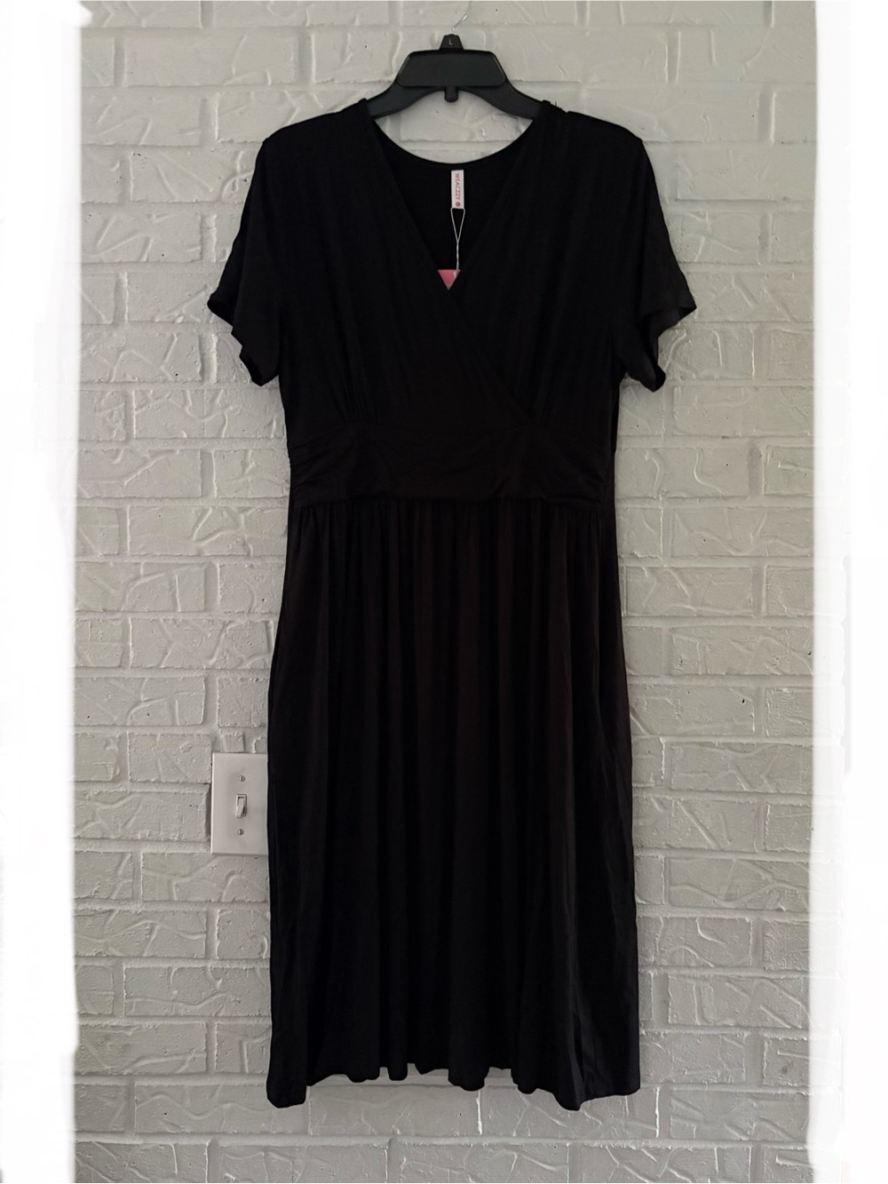 NWT Weaczzy Classic Black Short-Sleeve Faux Wrap-Style Midi Dress